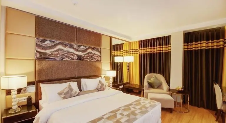 Deluxe Oda, 1 En Büyük (King) Boy Yatak, Şehir Manzaralı