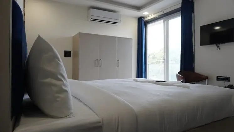 Luxury Tek Büyük Yataklı Oda