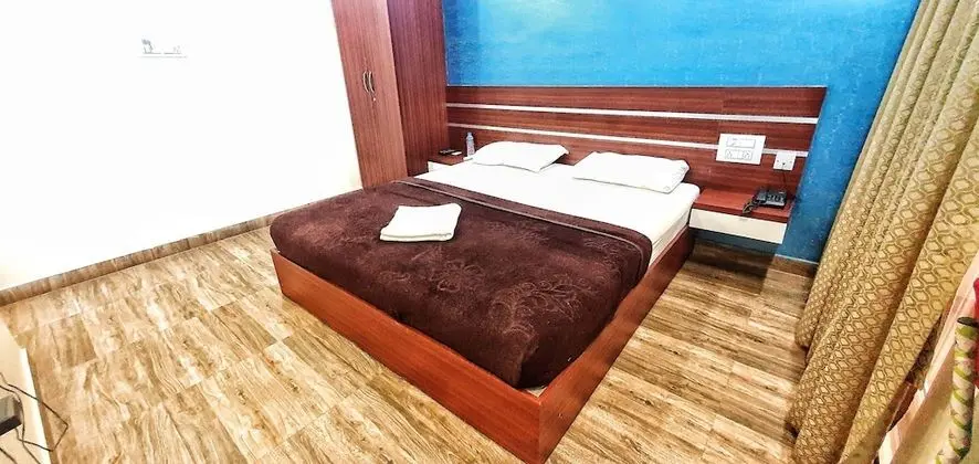 Deluxe Tek Büyük Yataklı Oda, 1 Çift Kişilik Yatak, Engellilere Uygun, Şehir Manzaralı