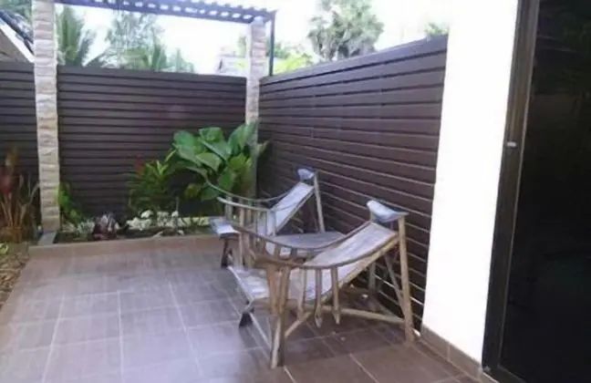 Villa Poolside