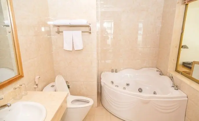 Luxury Süit, 1 Büyük (Queen) Boy Yatak, Sıcak Su Havuzu, Şehir Manzaralı