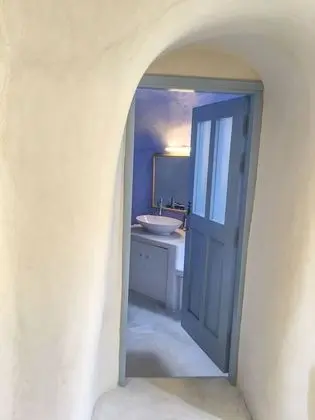 Traditional Ev (Cave House)
