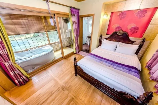 Camelville Pool Villa Suite