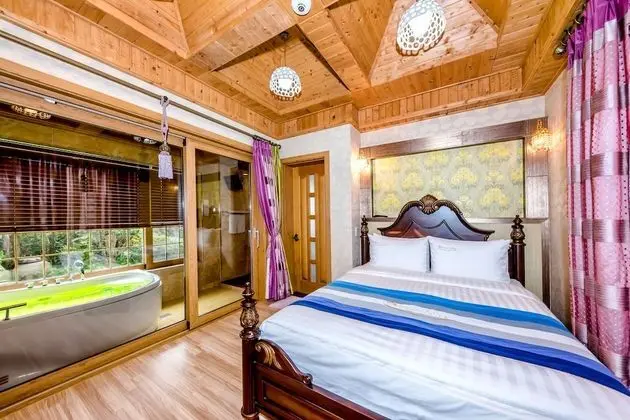Camelville Suite
