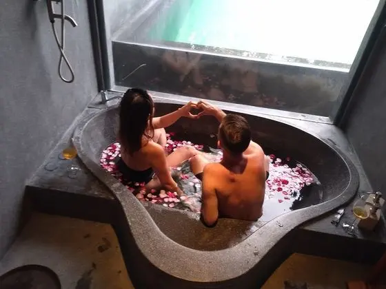 Büyük Yataklı Tek Kişilik Oda