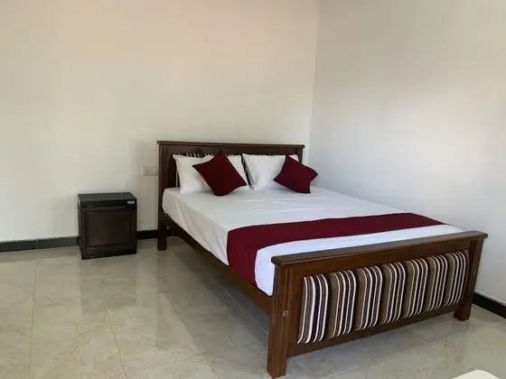 Deluxe Tek Büyük Yataklı Oda, Bahçe Manzaralı, Plaj Kenarı