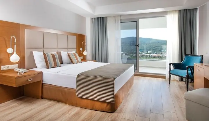 https://imagessl.etstur.com/files/images/hotelImages/TR/55721/l/Palm-Wings-Ephesus-Beach-Resort-Oda-97465.jpg
