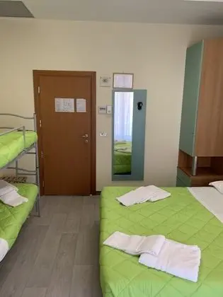 Üç Kişilik Oda
