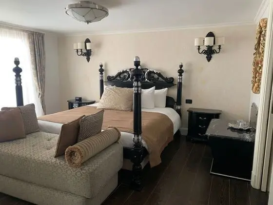Courtyard Room