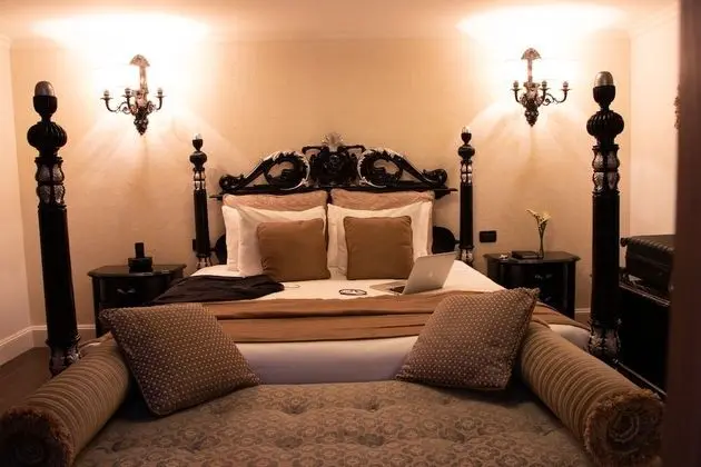 Courtyard Room