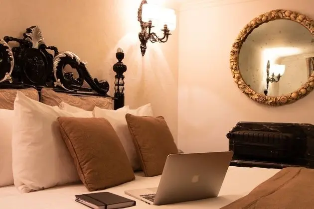 Courtyard Room