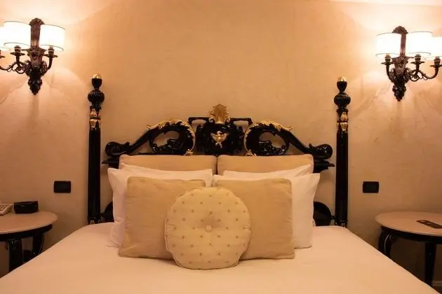 Courtyard Room