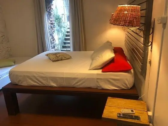 Üç Kişilik Oda