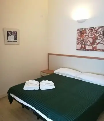 Tek Büyük veya İki Ayrı Yataklı Oda, 1 Çift Kişilik veya 2 Tek Kişilik Yatak, Ek Bina