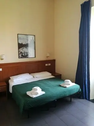 Tek Büyük veya İki Ayrı Yataklı Oda, 1 Çift Kişilik veya 2 Tek Kişilik Yatak, Ek Bina