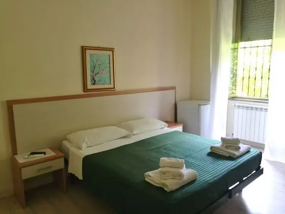 Tek Büyük veya İki Ayrı Yataklı Oda, 1 Çift Kişilik veya 2 Tek Kişilik Yatak, Ek Bina