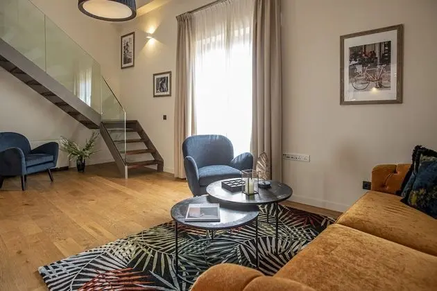 Premium Deluxe Suite