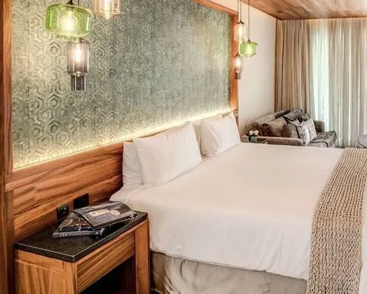 Ocean Front King Suite with Bathtub