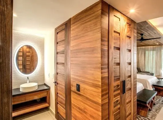 Ocean Front Queen Suite