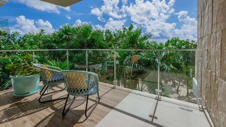 Ocean Front Queen Suite