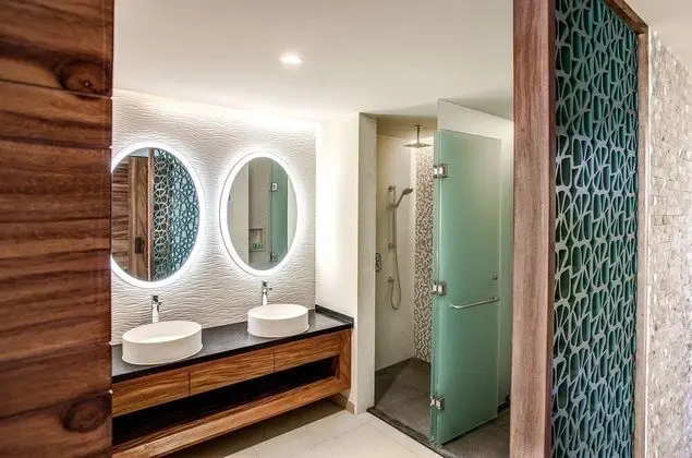 Ocean Front Queen Suite