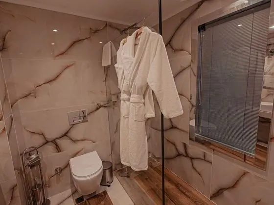 Deluxe Süit, 1 Büyük (Queen) Boy Yatak, Balkon, Deniz Manzaralı