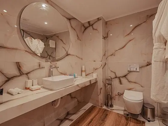 Deluxe Süit, 1 Büyük (Queen) Boy Yatak, Balkon, Deniz Manzaralı