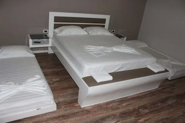 Dört Kişilik Oda, Deniz Manzaralı
