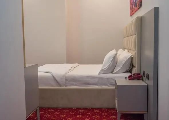 Tek Büyük Yataklı Oda, Balkon