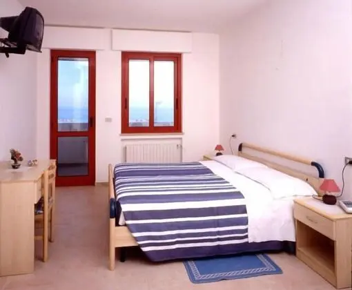 Büyük Yataklı Tek Kişilik Oda