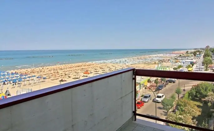 Büyük Yataklı Tek Kişilik Oda