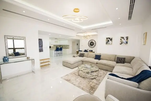 PalmBay @ JBR 4 Bedroom Sea View Apartment