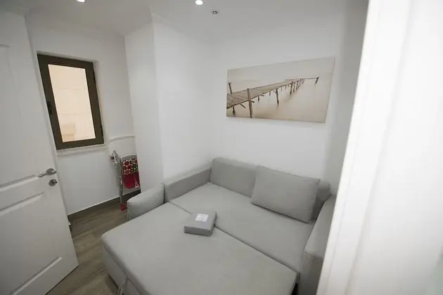 PalmBay @ JBR 4 Bedroom Sea View Apartment