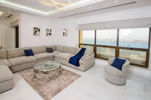 PalmBay @ JBR 4 Bedroom Sea View Apartment