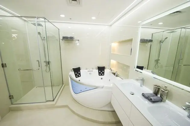 PalmBay @ JBR 4 Bedroom Sea View Apartment