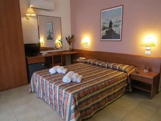 Comfort Tek Büyük veya İki Ayrı Yataklı Oda