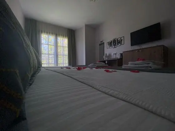 Çift Kişilik, Bahçe Manzaralı