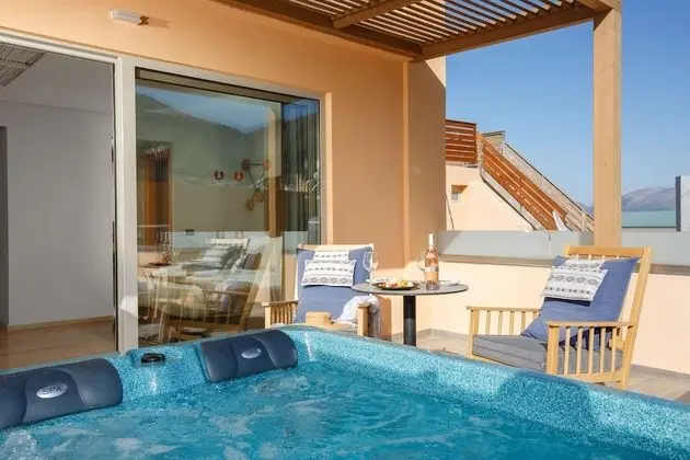 Deluxe Room with Jacuzzi