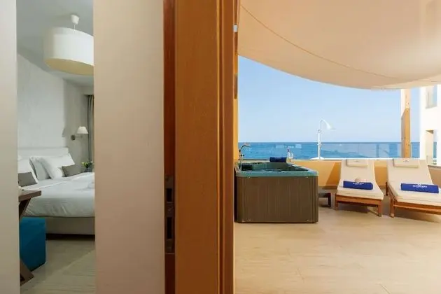 Deluxe Room Sea View with Jacuzzi