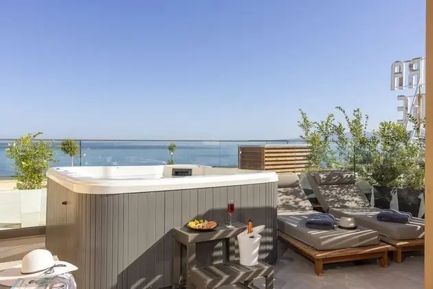 Deluxe Room Sea View with Jacuzzi