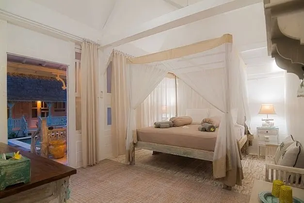 Bungalov, Havuz Manzaralı