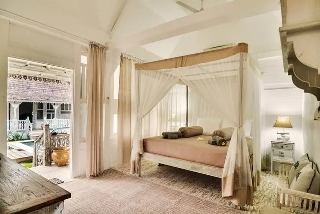 Bungalov, Havuz Manzaralı
