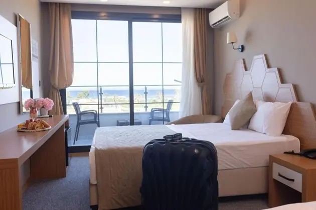 Standart Oda, Deniz ve Dağ Manzaralı, Balkonlu