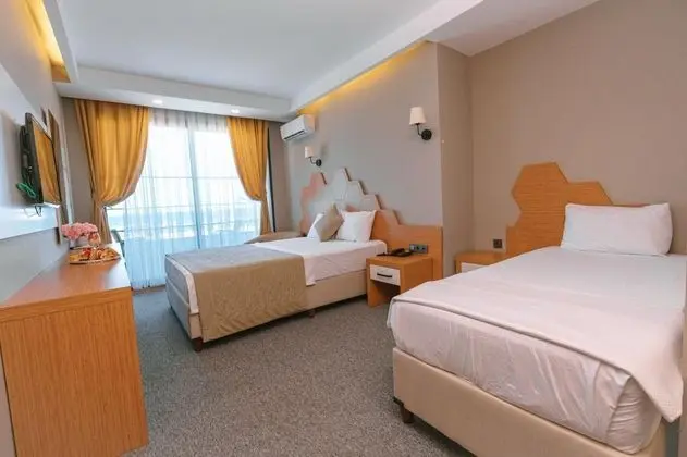 Standart Oda, Deniz ve Dağ Manzaralı, Balkonlu