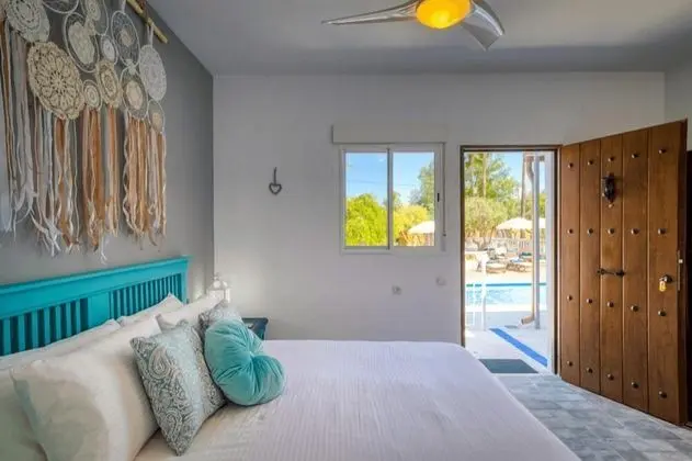 Superior Poolside Room 2