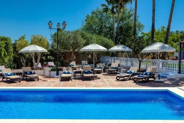 Superior Poolside Room 2
