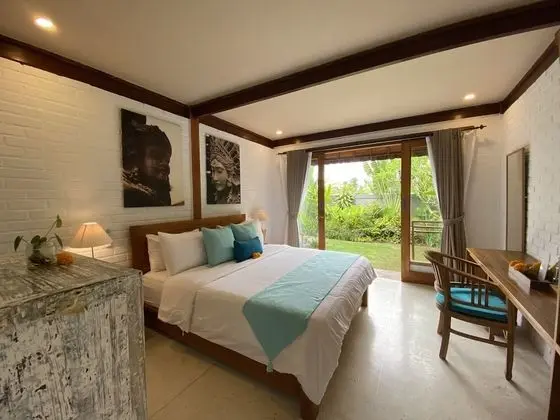 Bungalow with Garden View