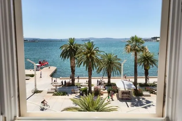 Deluxe Dört Kişilik Oda, Deniz Manzaralı