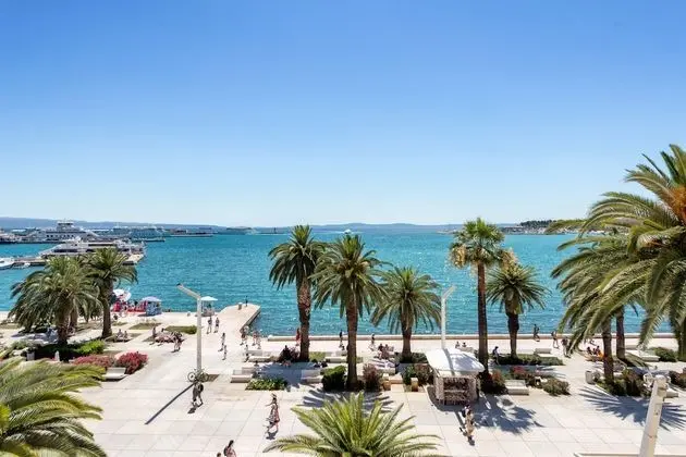 Deluxe Dört Kişilik Oda, Deniz Manzaralı