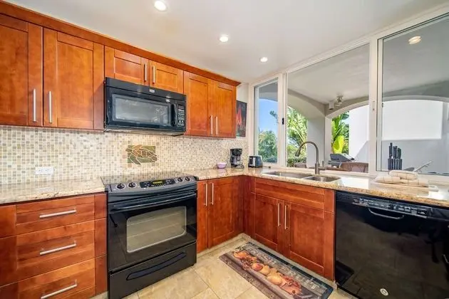 Oda, 1 Yatak Odası, Mutfak, Bahçeli (Private Lanai, W/D, A/C, Ground Floor)